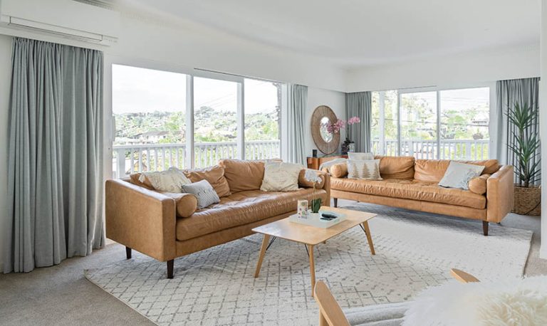 What Color Curtains Go With Brown Furniture (40 Ideas)