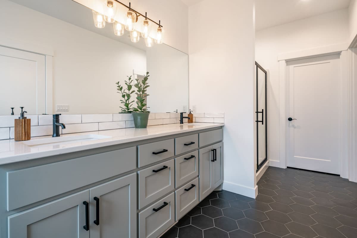 modern farmhouse bathroom