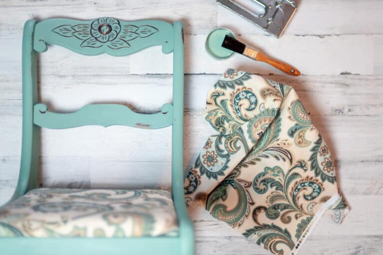 Milk Paint vs Chalk Paint (Differences & Paint Guide)